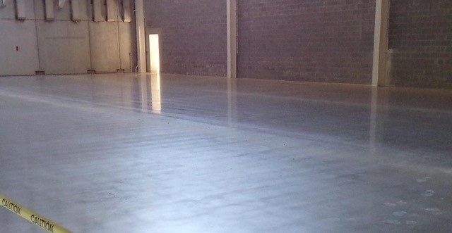 Industrial warehouse with superflat concrete flooring