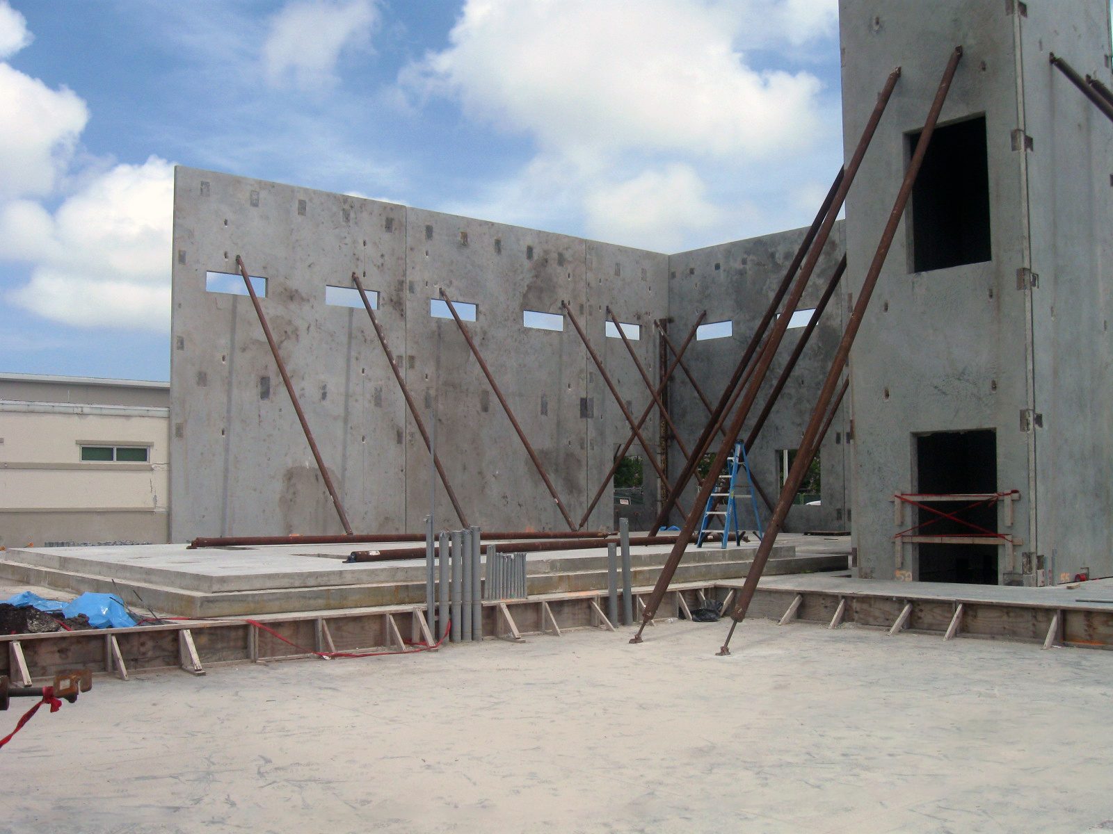 Tilt-up concrete panel construction.